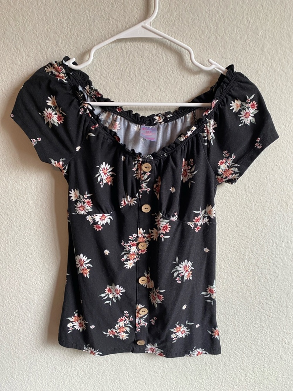 No Boundaries Womens Black Floral Button Front Top
